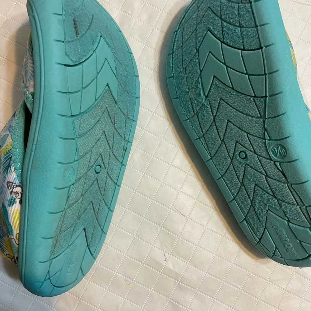 Disney Mickey Mouse Aqua Kids Water Shoes toddler size 9/10
